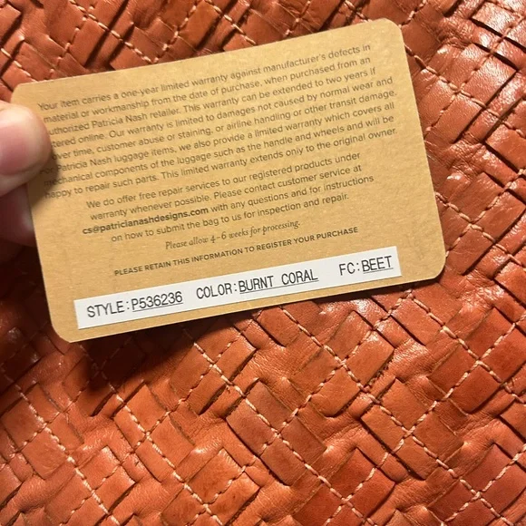 Elegant Tan Woven Leather Tote Bag - Picture 7 of 7